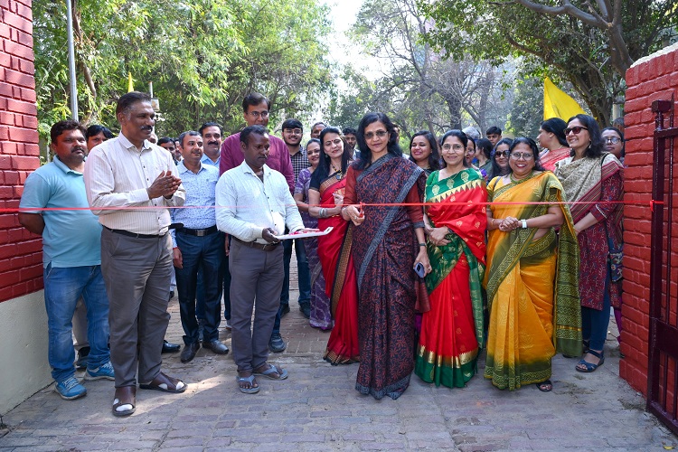 वार्षिक पुष्प प्रदर्शनी का किया आयोजन