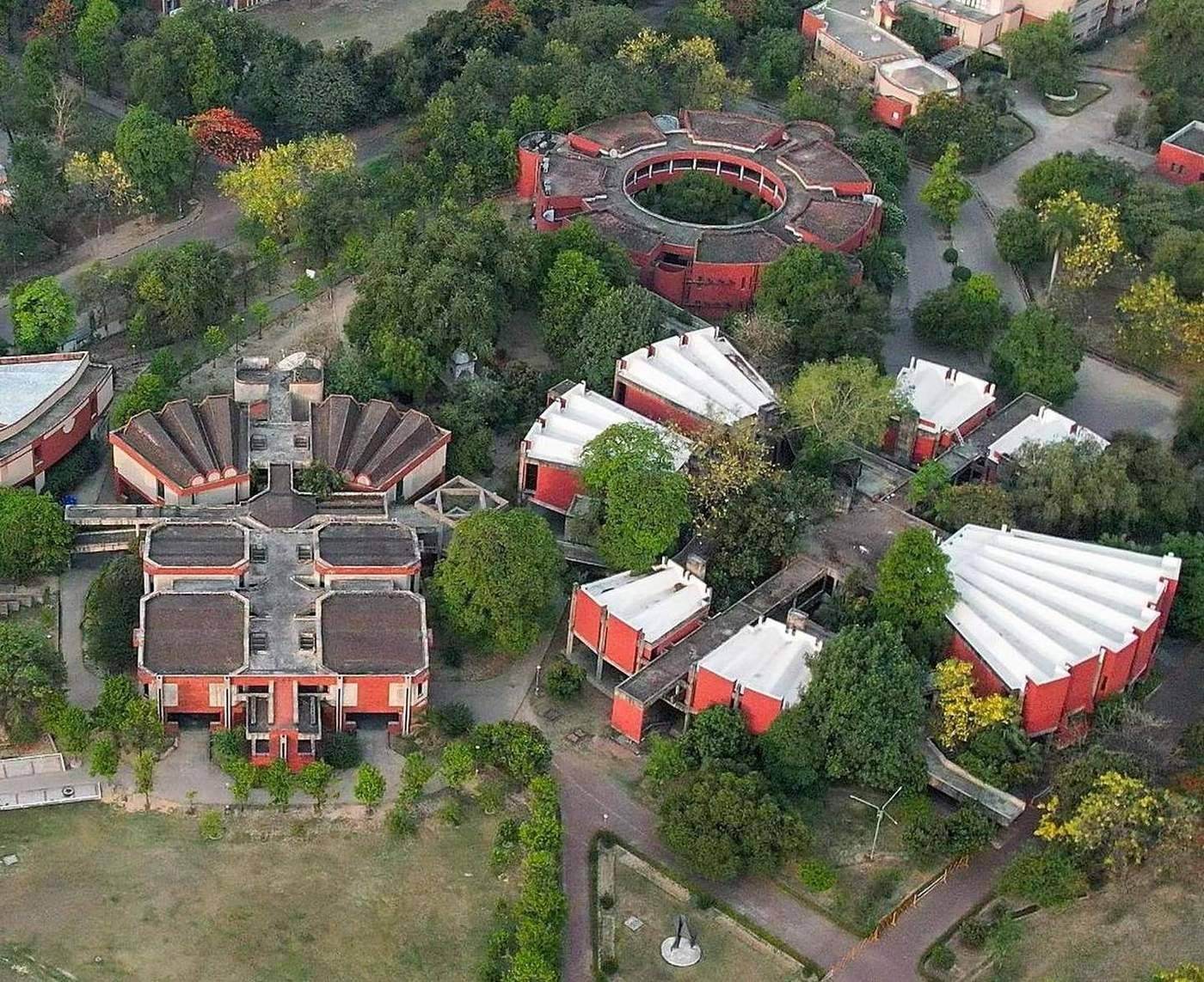 Aerial view of the IIT Kanpur halls and library