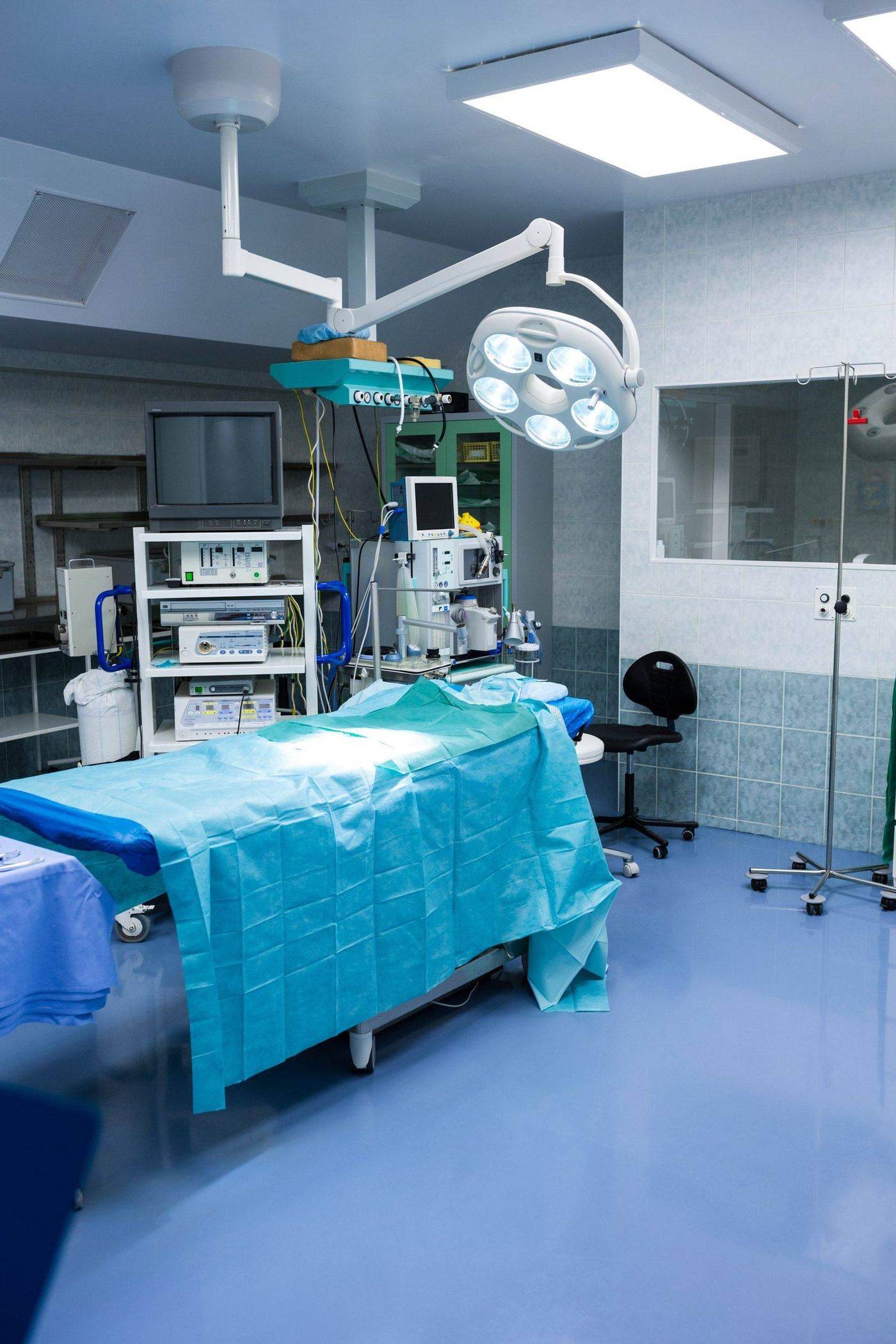 A modern operating theatre with surgical lights and monitoring equipment