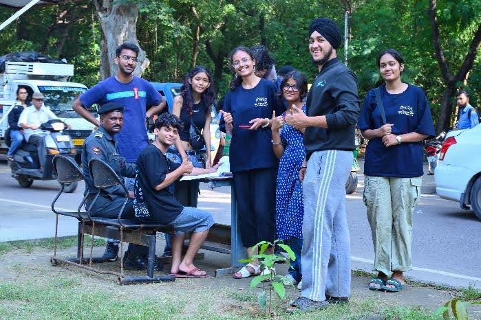 A group of people walking on a sidewalk

AI-generated content may be incorrect.