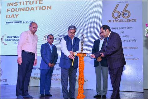 A group of men standing around a trophy

AI-generated content may be incorrect.