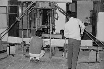 A group of people working in a factory

AI-generated content may be incorrect.