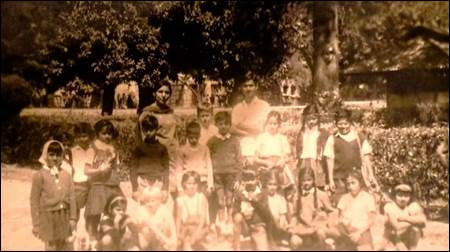 A group of people posing for a photo

AI-generated content may be incorrect.