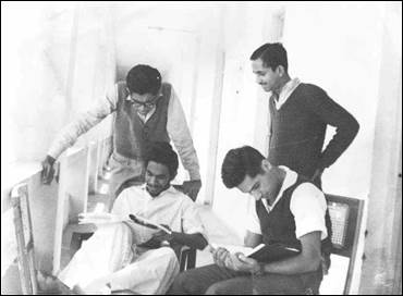 A group of men in a room

AI-generated content may be incorrect.