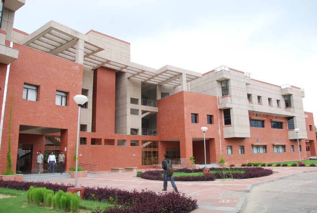 Cohort photograph — 19th batch on the Faculty Building steps